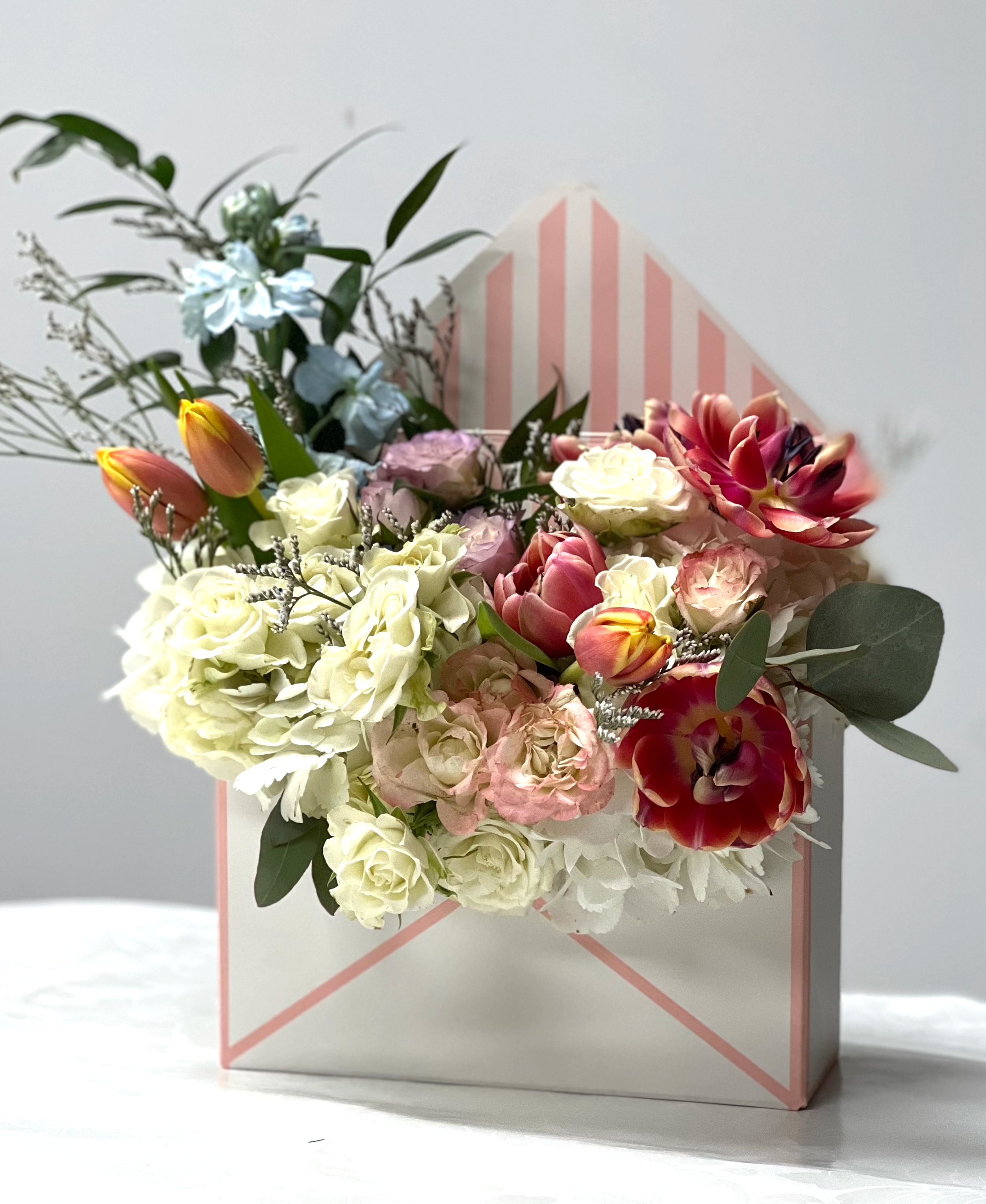 ENVELOPE FLORAL ARRANGEMENT - LE EL New York